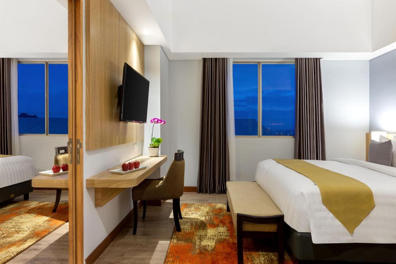 Aston Gresik Hotel & Conference Center Exterior foto